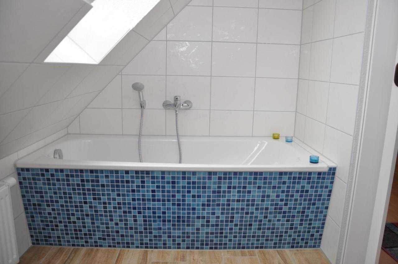 Ferienhaus Mueritzzauber / 1 Zimmer Dachgeschoss-Appartement Röbel Extérieur photo